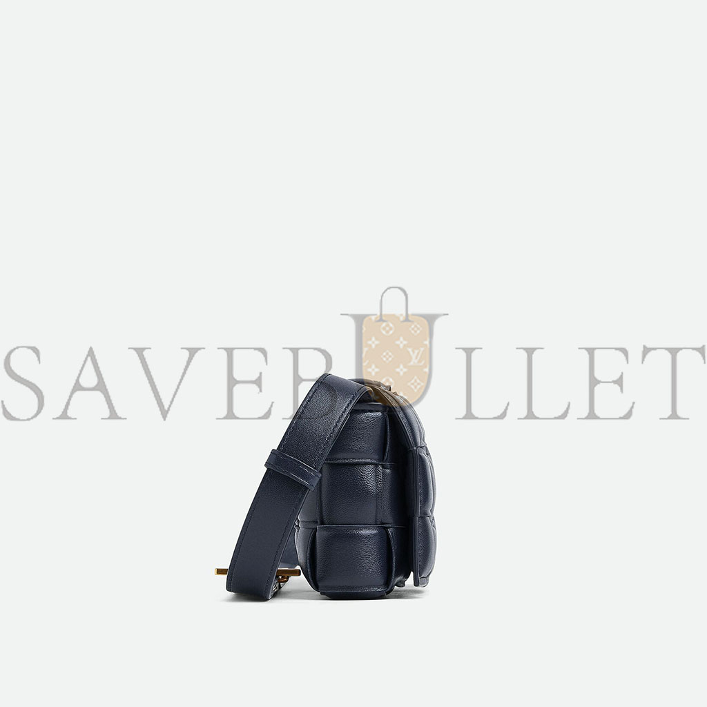 BOTTEGA VENETA SMALL PADDED CASSETTE (19*12*5cm) BOTTEGA VENETA SMALL PADDED CASSETTE (19*12*5cm)